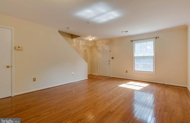 7918 STABLE WAY Gallery 2