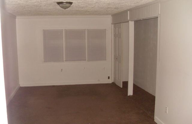 4042 Winthrop Avenue Gallery 4