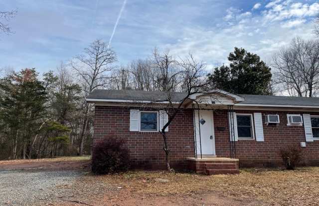 Two Bedroom Duplex in Lincolnton Gallery 1
