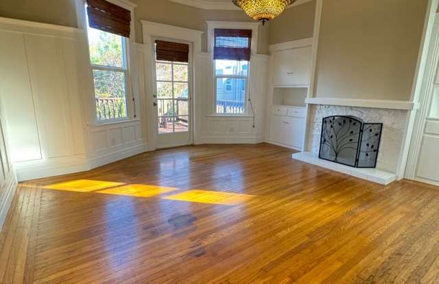 Spacious 3BR/2BA in Cole Valley w/ In-Unit Laundry & Private Deck | Walk to Golden Gate Park! Gallery 1