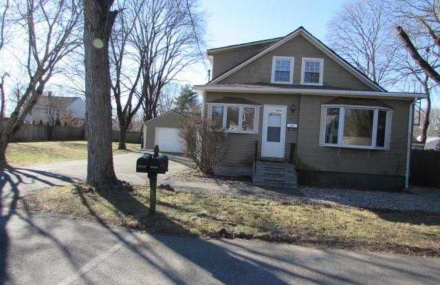 21 Forest Avenue unit: 2 photos photos