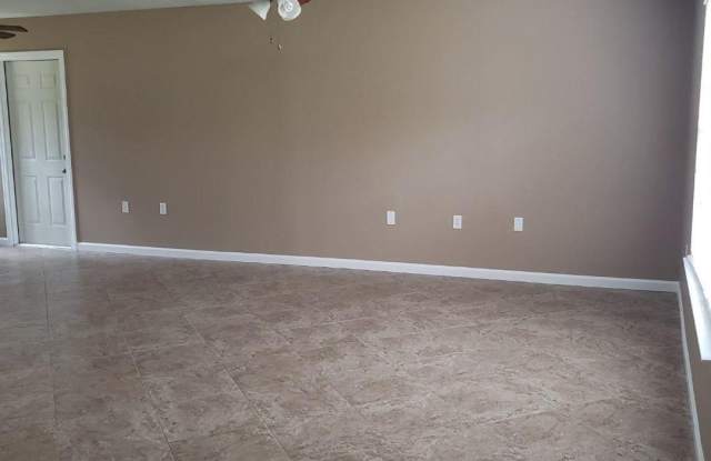 Nice 3 Bedroom Home For Rent! Gallery 4