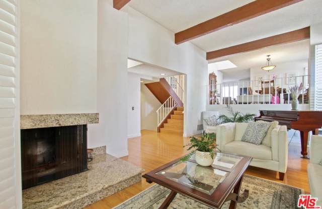 1818 PALISADES Drive Gallery 3