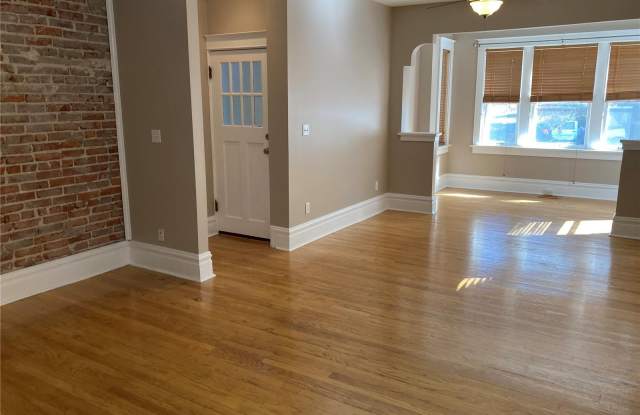 2635 South Kingshighway Gallery 2