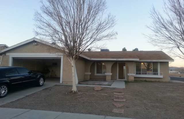 Beautiful Single Story 3 Bedroom 2 Bath Home! Gallery 1