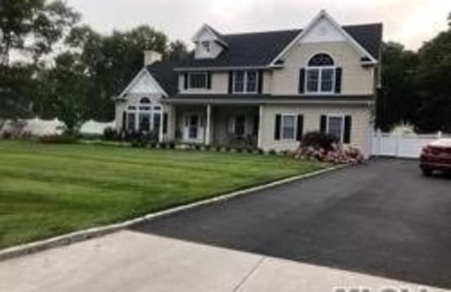 2 Lincoln Ave - 2 Lincoln Ave, Manorville, NY 11949