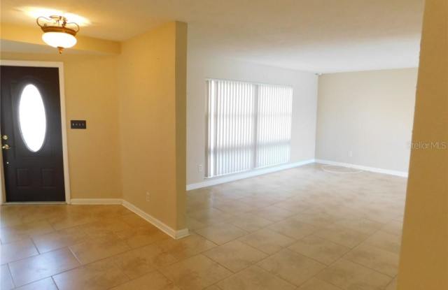 305 HARBOR DRIVE Gallery 2