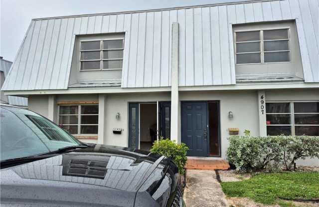 4907 Catalina Dr unit: 45 photos photos