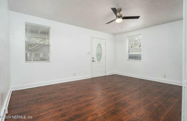 2221 COMMONWEALTH Avenue Gallery 3