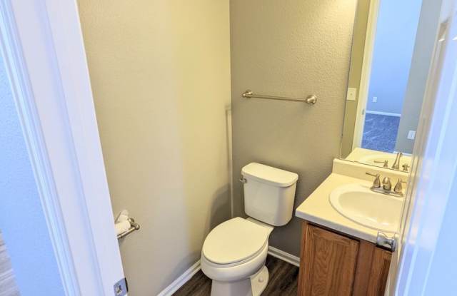 3 Bedroom 2.5 Bath in Cherry Creek Schools Gallery 4