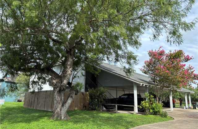 4229 Interstate Highway 69 Access Road unit: 3 photos photos