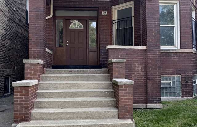 6239 South Eberhart Avenue - 2 photos photos