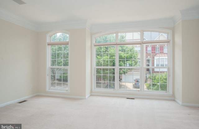 6484 WATERFIELD RD Gallery 2