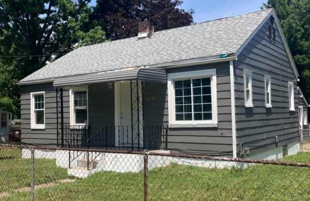 2 Bed 2 Bath House with a One Car Garage photos photos