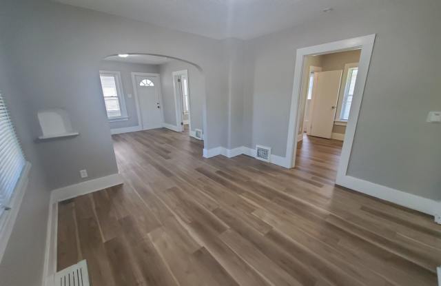 2 Bedroom Home with Detached Garage! photos photos