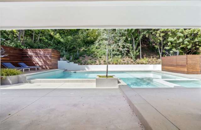 16105 Clear Oak Dr Gallery 2