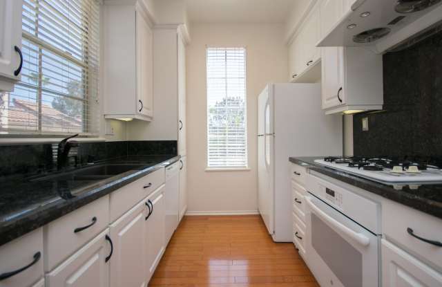 Beautiful Upstairs 2bd/2bth Condo in Carmel Valley. photos photos