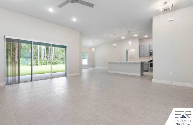 FULLY FENCED 3/2/2 ON A CUL DE SAC IN BEAUTIFUL QUAIL HOLLOW Gallery 4