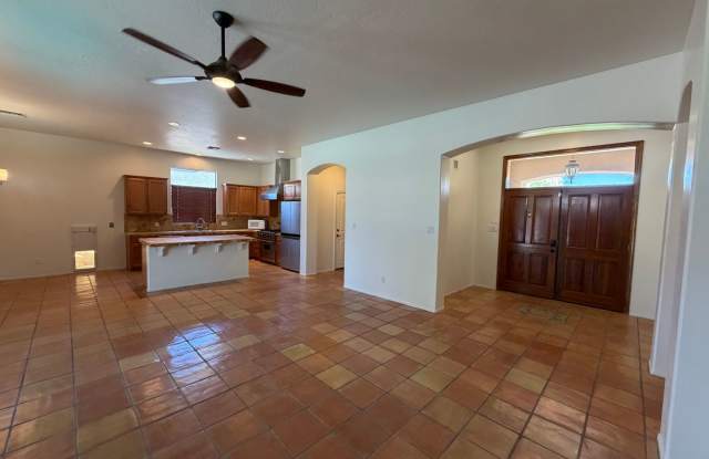 4 BEDROOM POOL HOME IN PICACHO! Gallery 4