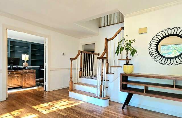 1009 RIVA RIDGE Drive Gallery 4