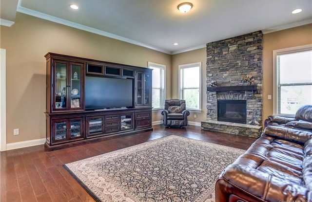 720 Ridgelake Drive Gallery 4