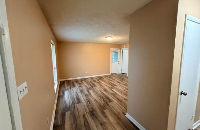 Beautiful 3BD/2B Home with Spacious Outdoor Living Gallery 4
