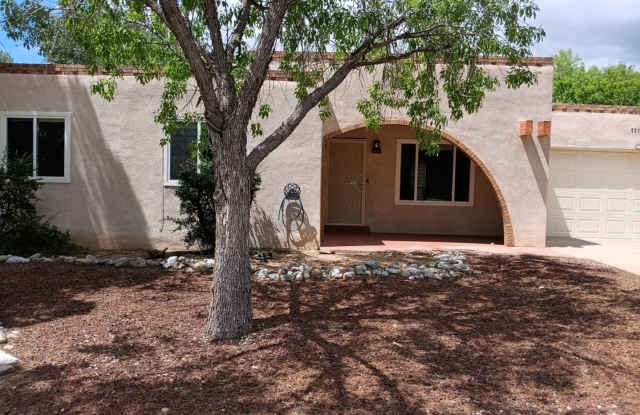Charming 3-bedroom, 2-bathroom home! Showings available NOW! photos photos