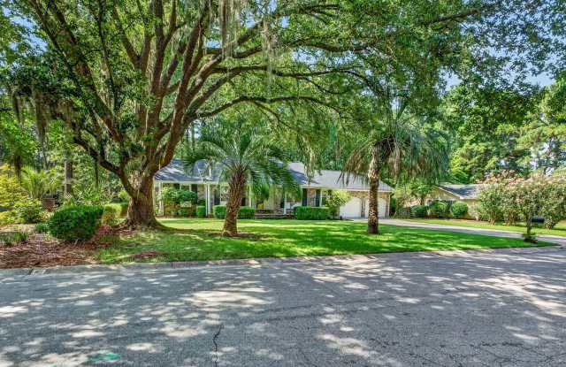 Spacious Living Near Downtown Charleston Gallery 4