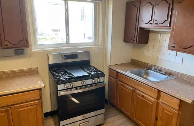 2 Bedroom Home in Bloomfield - Convenient Location - Available NOW Gallery 1