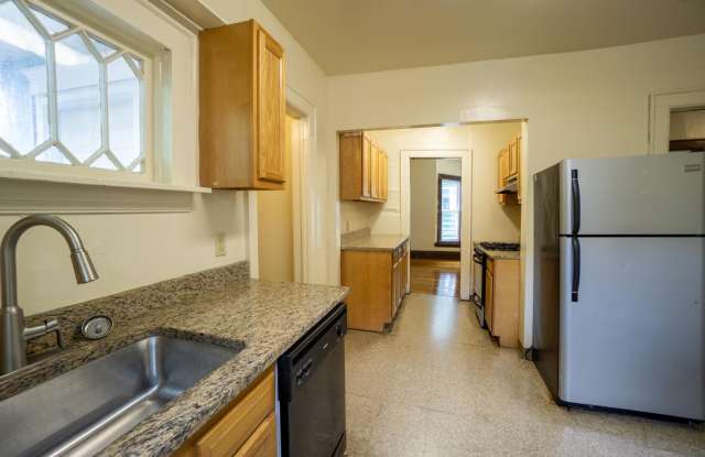 108 Avondale - Available 8/1/27 - Spacious 5 Bed/2 Bath Single Family Home With Off Street Parking Gallery 3