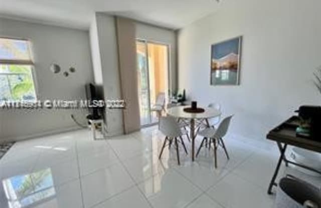 10012 NW 7th St - 10012 NW 7th St, Fountainebleau, FL 33172