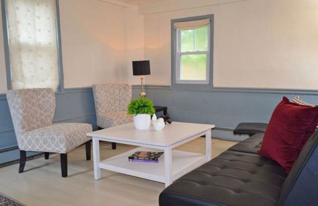 WINTER RENTAL: Captain John Butman House Gallery 4