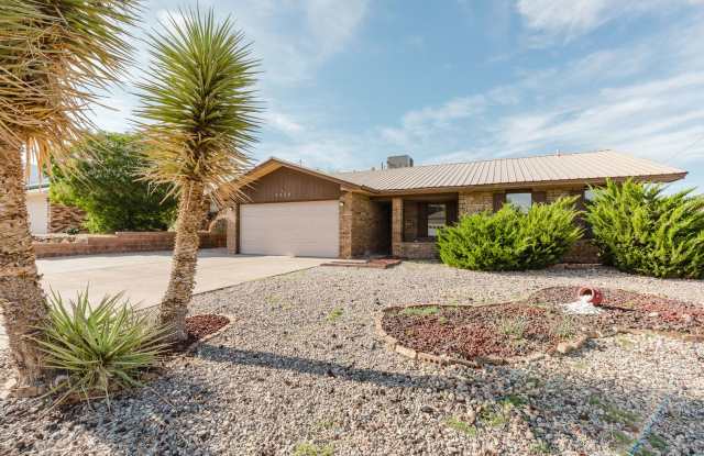 Conveniently located 3 Bedroom, 2 bath with Fenced Backyard photos photos