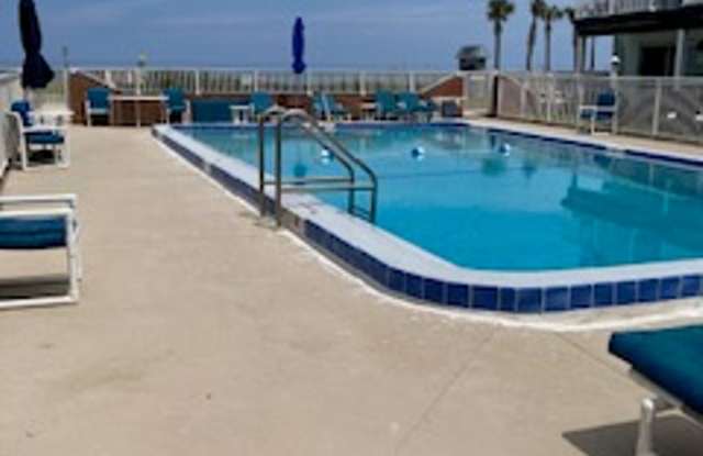 Pet-Friendly 2 story 2 bedroom/2 bath townhome across from beach Gallery 1