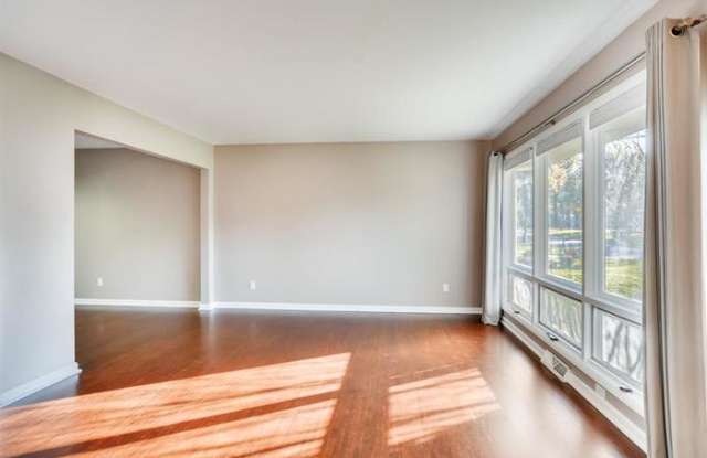 300 Saratoga Lane North Gallery 2
