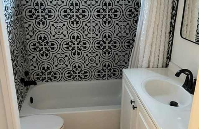 Short term house rental available in Burien! Gallery 3