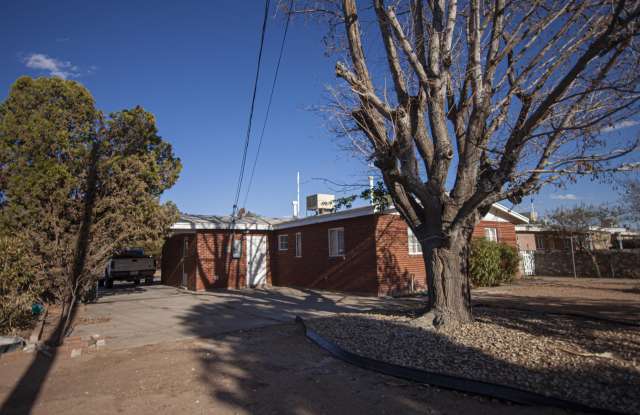 3445 GREENOCK Street Gallery 2