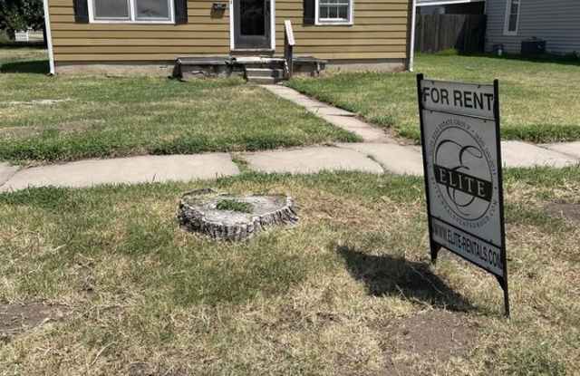 1224 East 5th Avenue - 1224 East 5th Avenue, Hutchinson, KS 67501