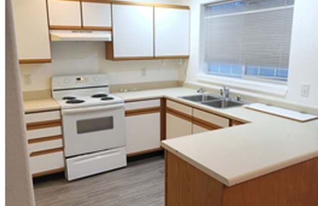 Townhouse conveniently located to MSU & downtown Gallery 4