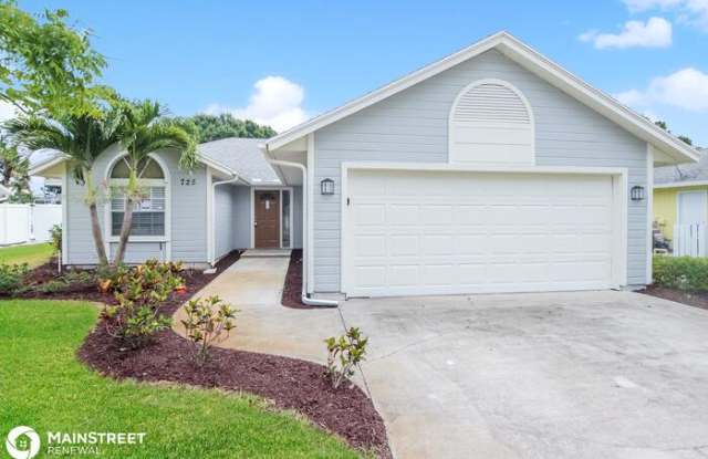 725 24th Square - 725 24th Square, Vero Beach South, FL 32962 725 24th Square - 725 24th Square, Vero Beach South, FL 32962
