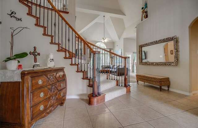 2203 Creekedge Court Gallery 4