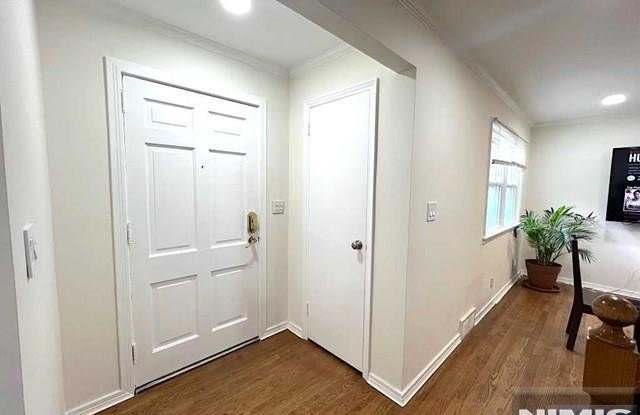 35 Lexington Avenue Gallery 2