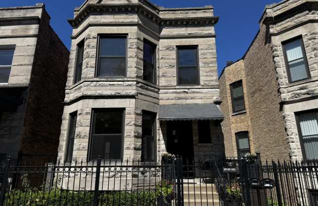 2424 N Mozart Street photos photos