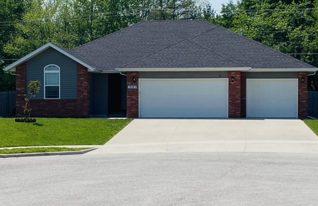 567 W Melody Ln - 567 West Melody Lane, Republic, MO 65738