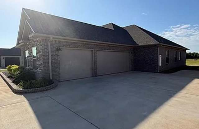 Welcome home to your dream retreat in the stunning Highland Ridge community! photos photos