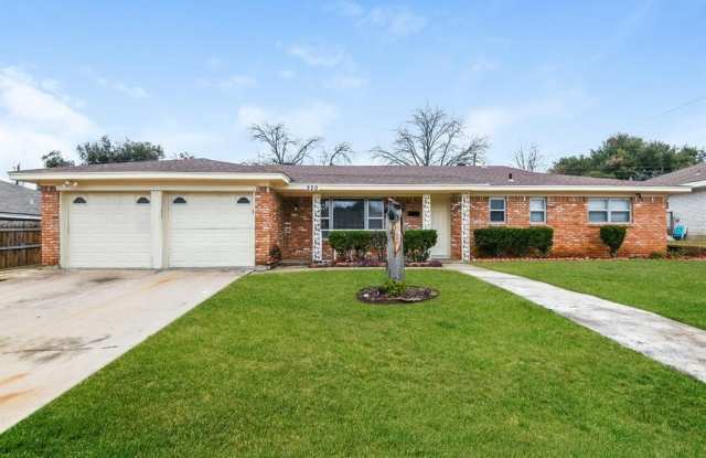 220 Hallbrook Drive - 220 Hallbrook Drive, Fort Worth, TX 76134