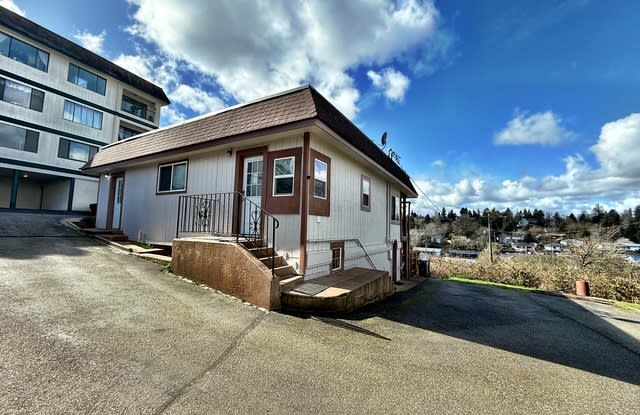 1594 Naval Avenue - A Gallery 3