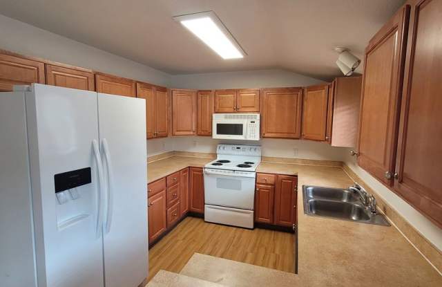 4BD/2BA Duplex located in Springfield photos photos