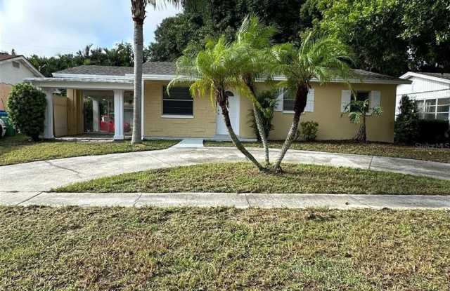 11102 FREEDOM WAY - 11102 Freedom Way, Seminole, FL 33775