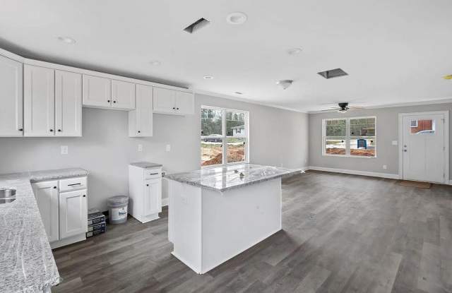 Room in 4 Bedroom Home at Kenhill Dr Gallery 3